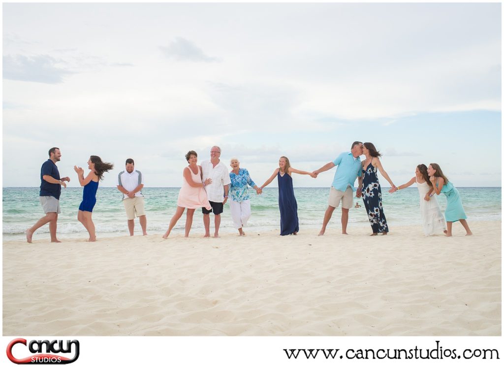 Family Reunion Portraits at Cancun Beach Family Reunion Portraits at Cancun Beach