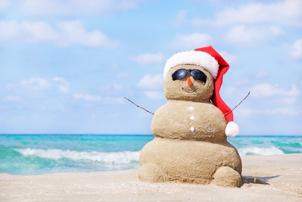 snowman-made-of-sand – Cancun Studios Photographers